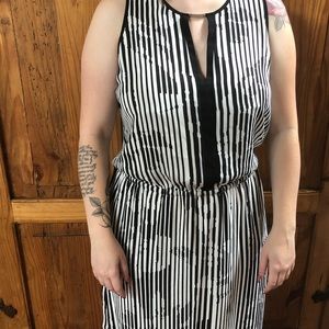 White House black market black and white striped